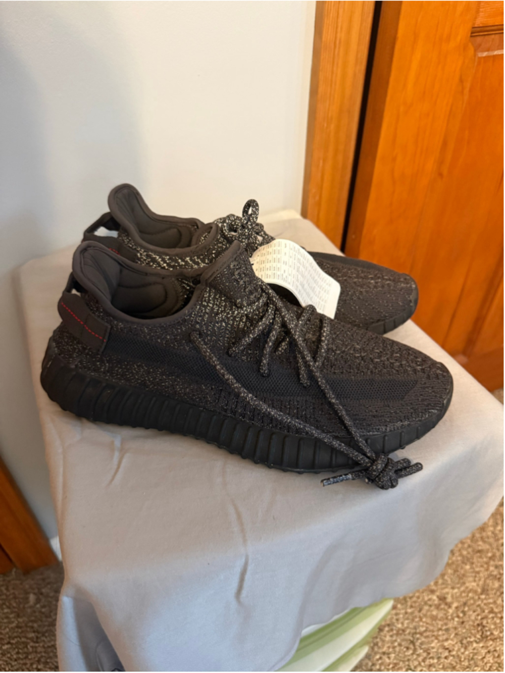 Men's Adidas Yeezy Boost 350 V2 Sneakers Black Size 8.5